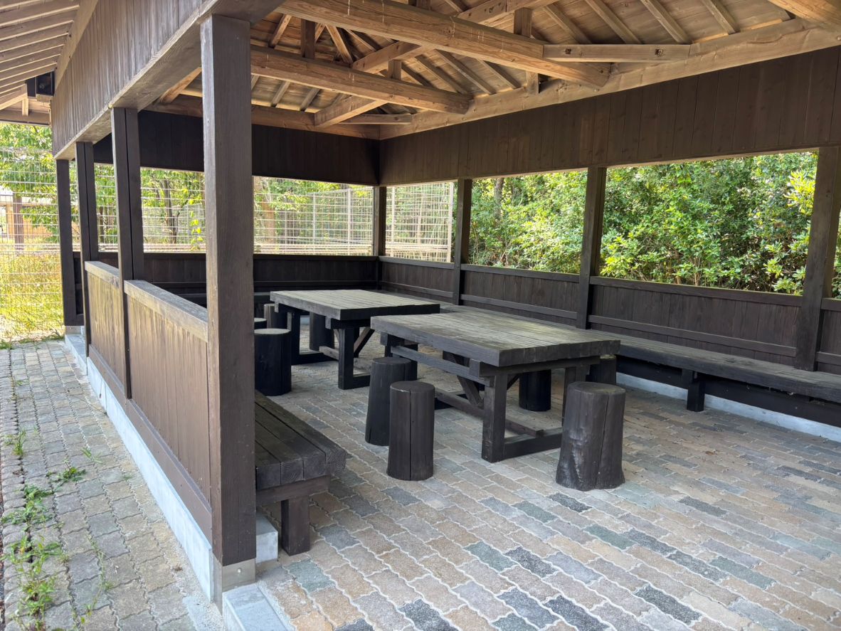 屋根付きの東屋