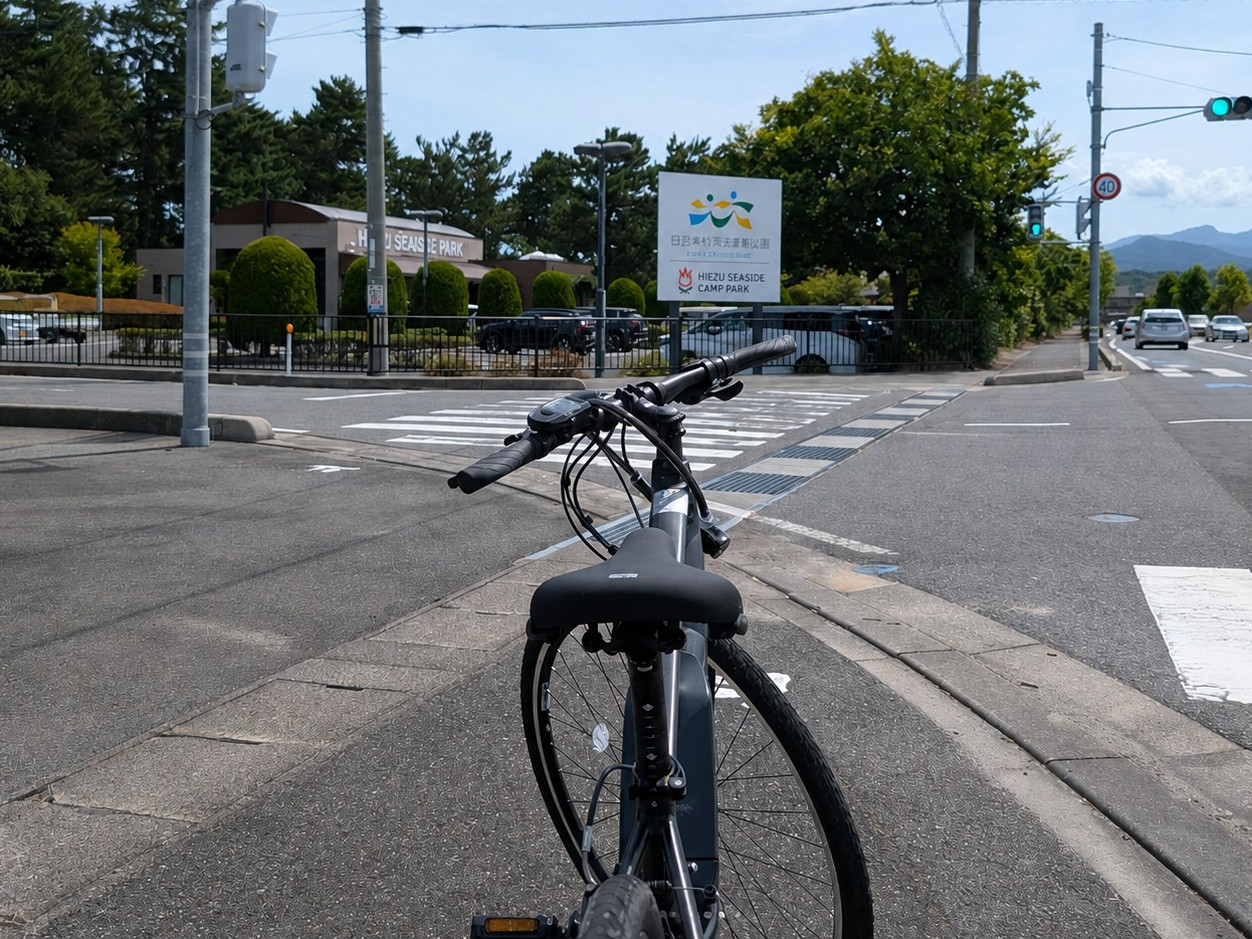日吉津村海浜運動公園のビジターセンター前に停めた自転車