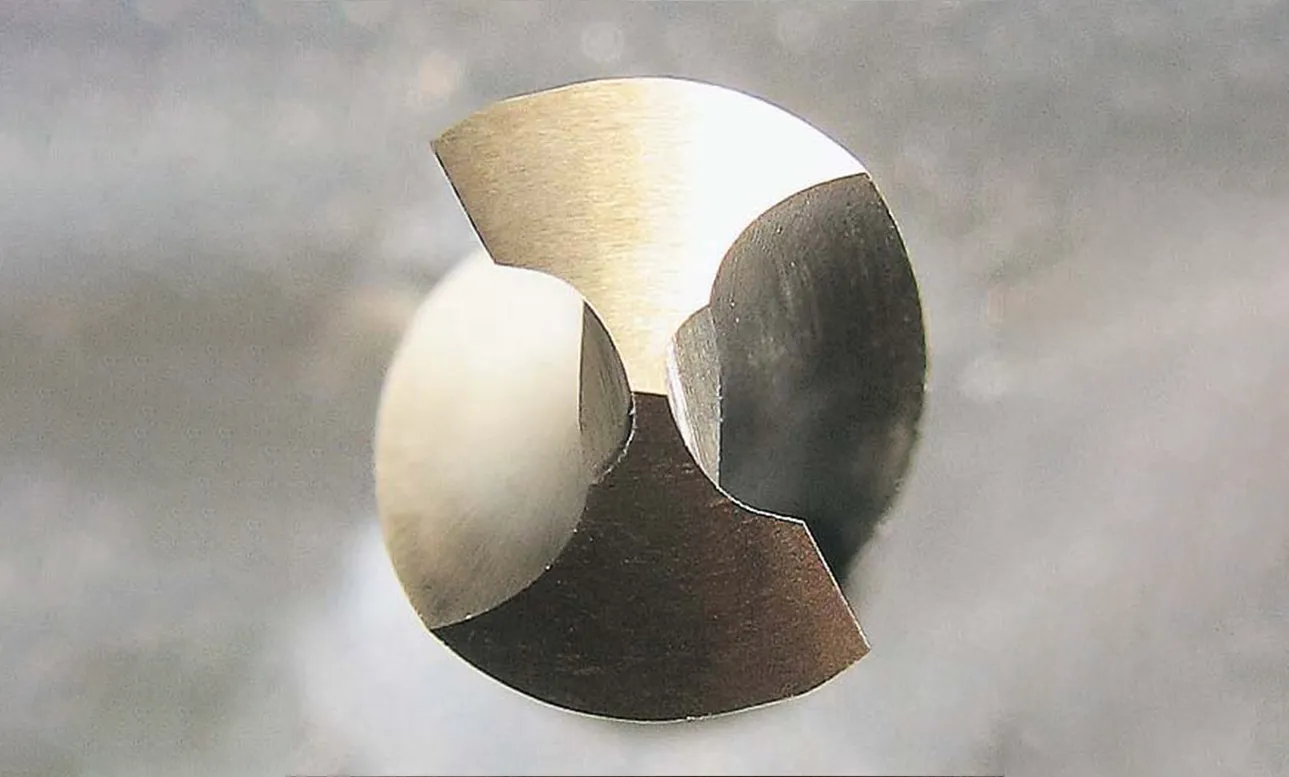 独自開発の刃先形状